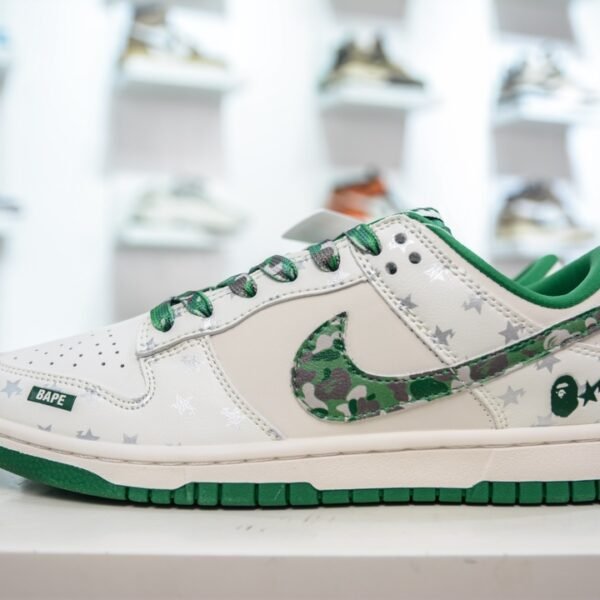 NK SB Dunk Low BAPE - Sneakers