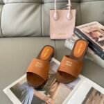 MIU Logo Platform Slides – Slide – Rosso