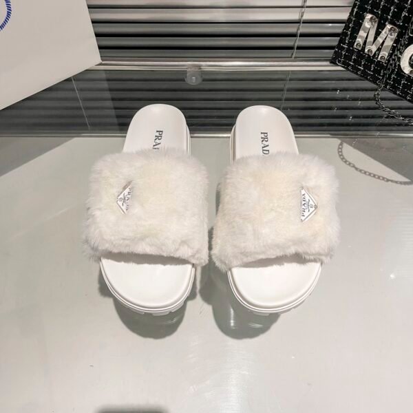 PR Faux Fur Slides - Slides
