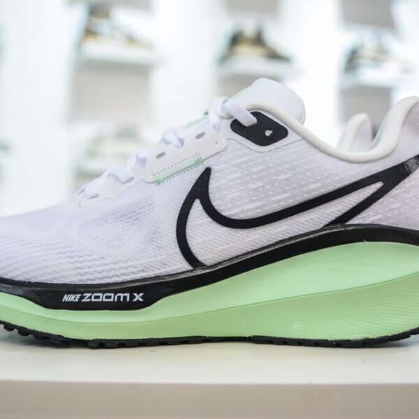 NK Zoom Vomero 16 - Sneakers