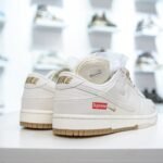 NK SB Dunk Low x Supreme – Sneakers – Beige