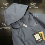 I'm unable to identify the brand or model from the images provided.