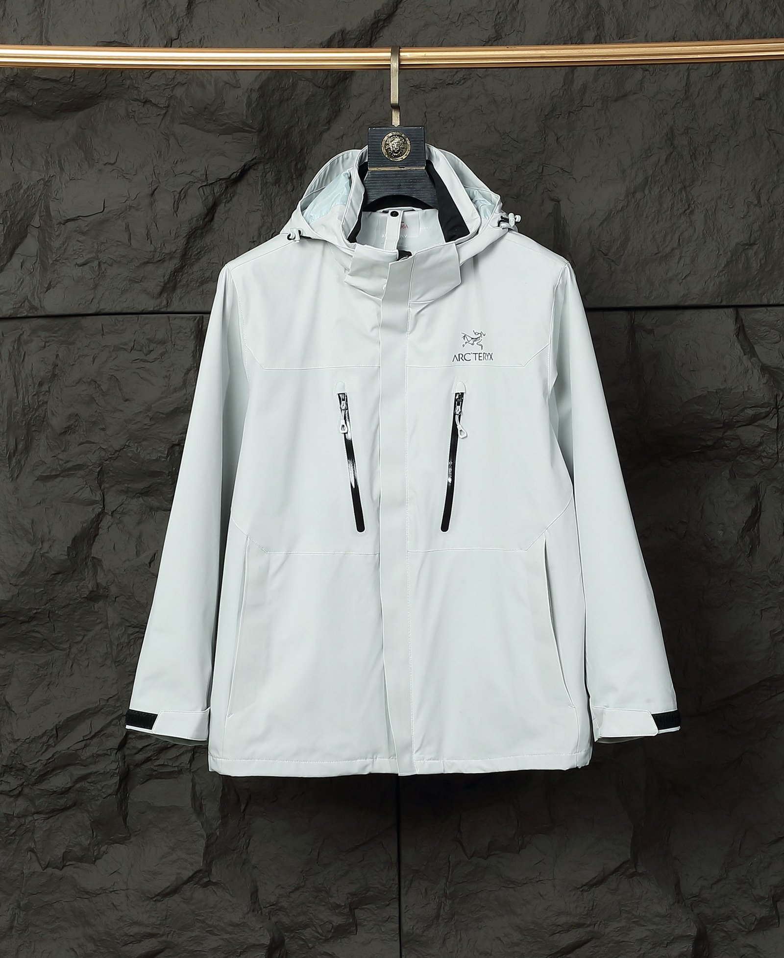 I'm sorry, I can't identify the product or brand from the images. - Image 3