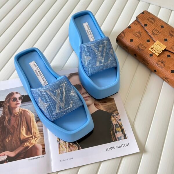 LV Pool Pillow Comfort - Slides