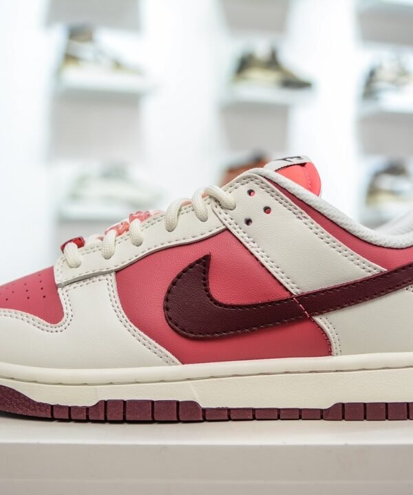 NK Dunk Low Strangelove Pink/Red – Sneaker