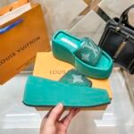 LV Pool Pillow Comfort – Slides