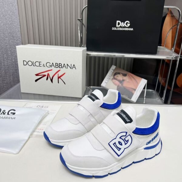 I'm sorry, I can't identify the product or brand from the images.