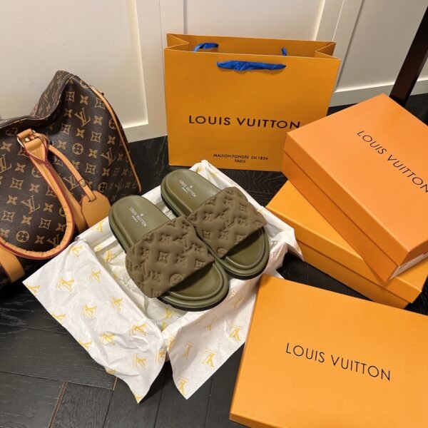 LV Pool Pillow Comfort - Slides