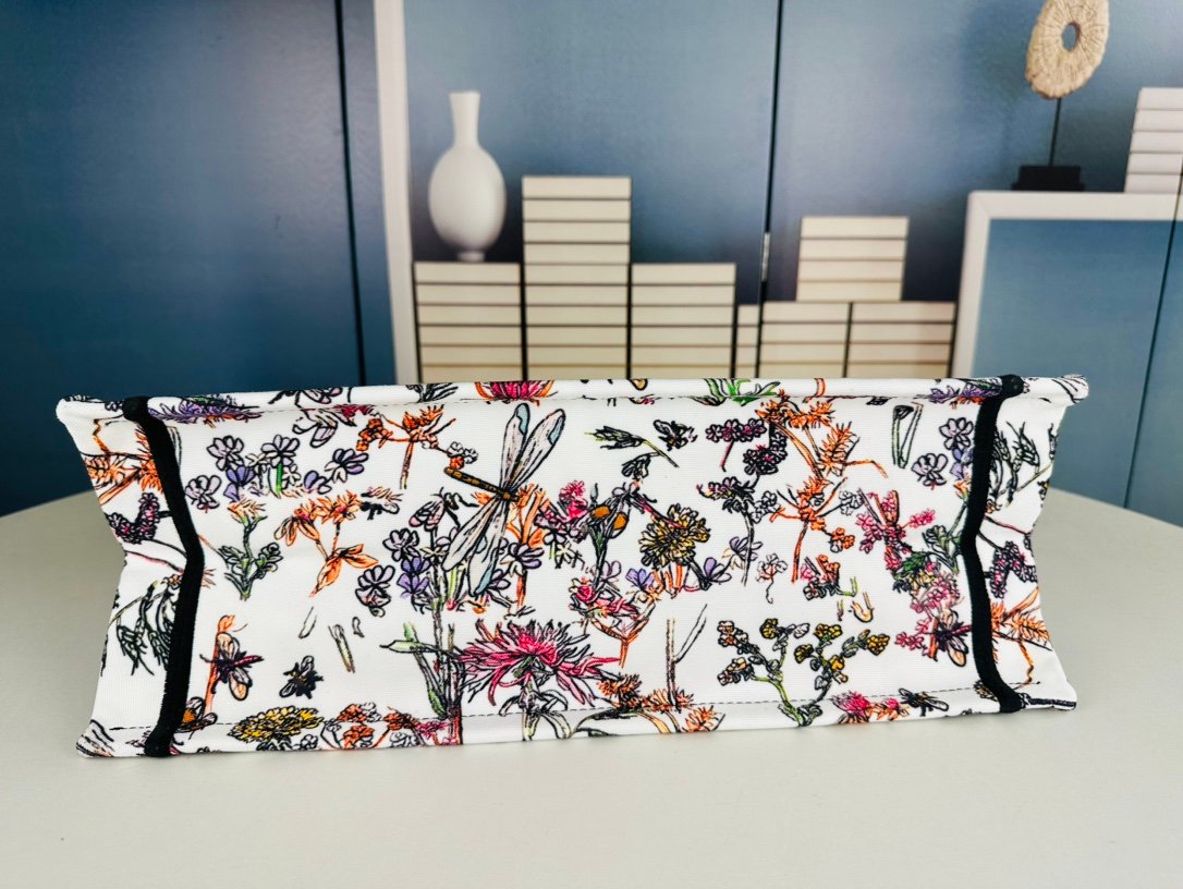 CD Book Tote Large Multicolor Embroidered Canvas - Bag - Image 7