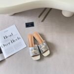 GG Interlocking G Slide Sandals – Slides