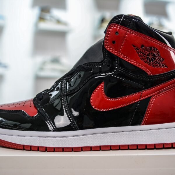 NK Air Jordan 1 Retro High OG Bred Patent - Sneakers