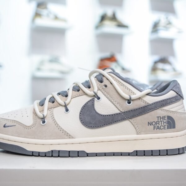 NK Dunk Low x TNF Beige/Grey - Sneakers