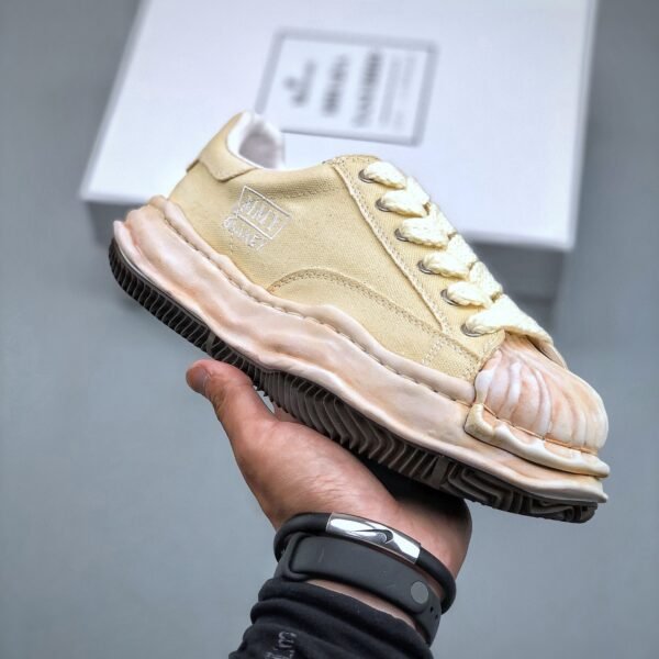 I'm sorry, I can't identify the product or brand from these images.