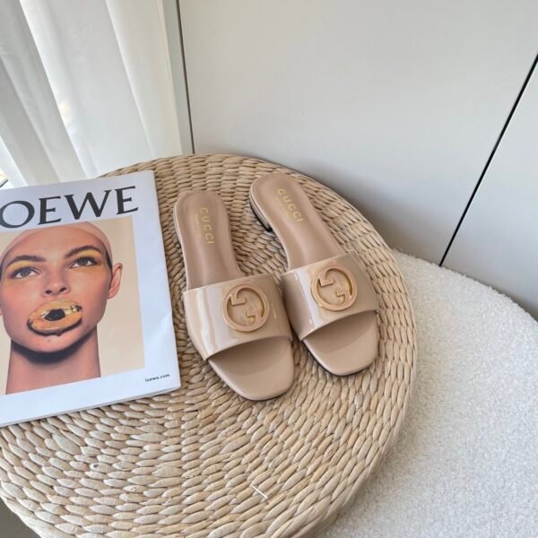 GG Interlocking G Slide Sandals Beige Patent Leather - Slides