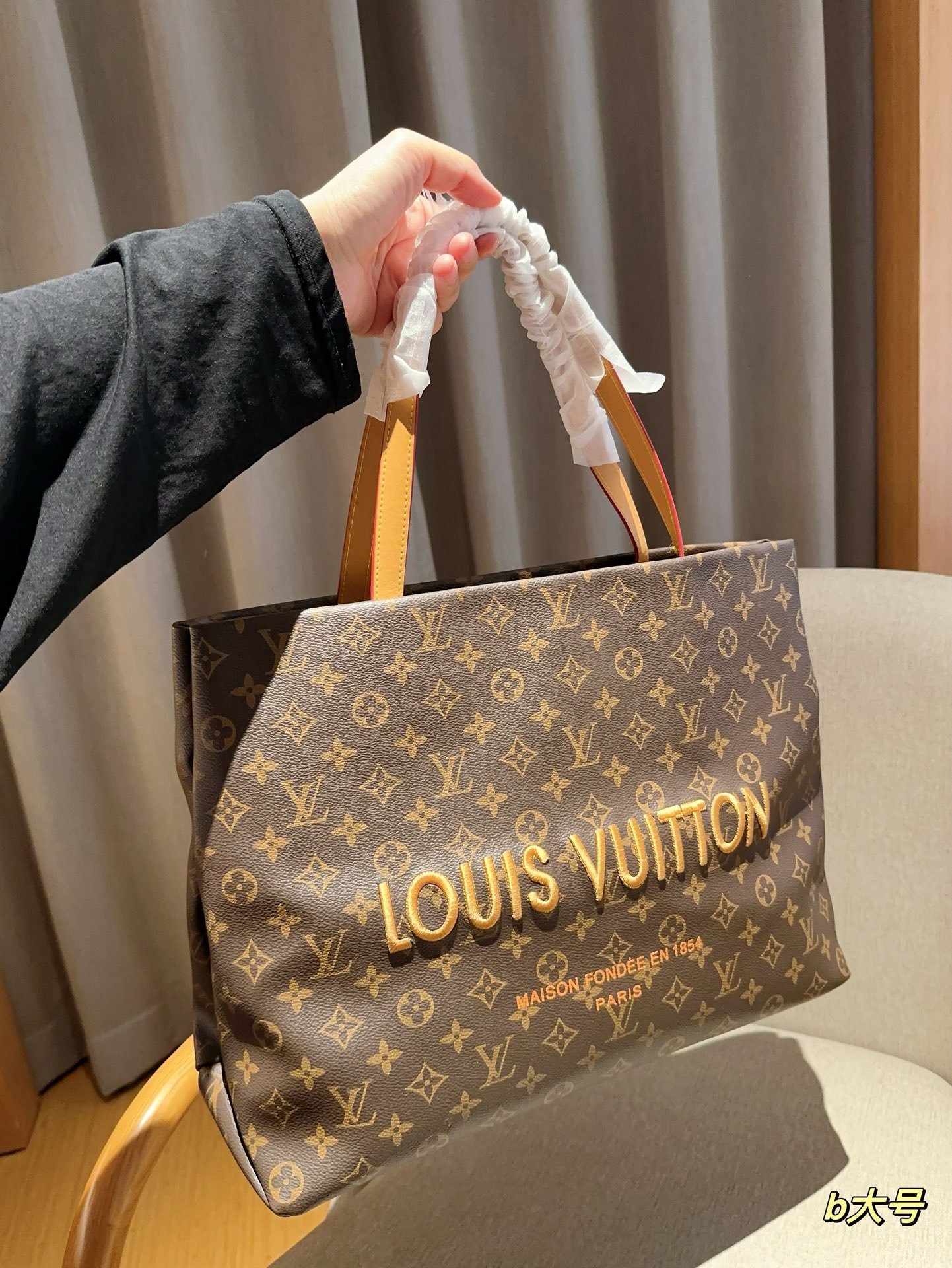 LV OnTheGo GM Orange - Bag - Image 7