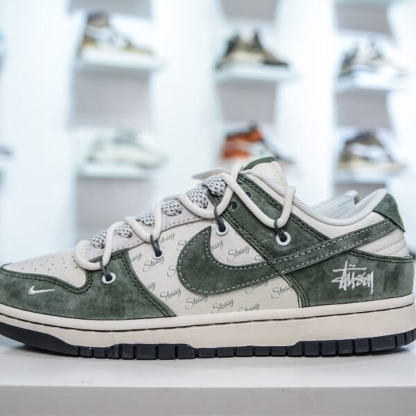 NK SB Dunk Low Stussy - Sneakers