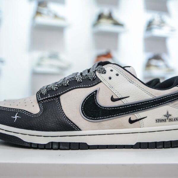 NK Dunk Low x Stone Island - Sneakers
