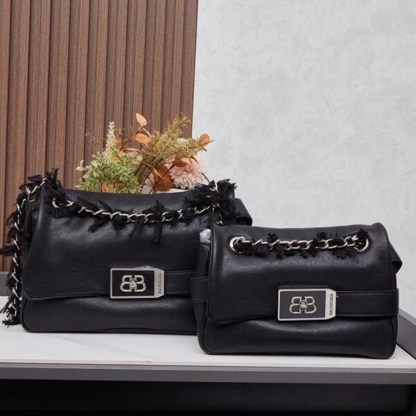 BAL Wrap the bag with a belt, this new element is amazing