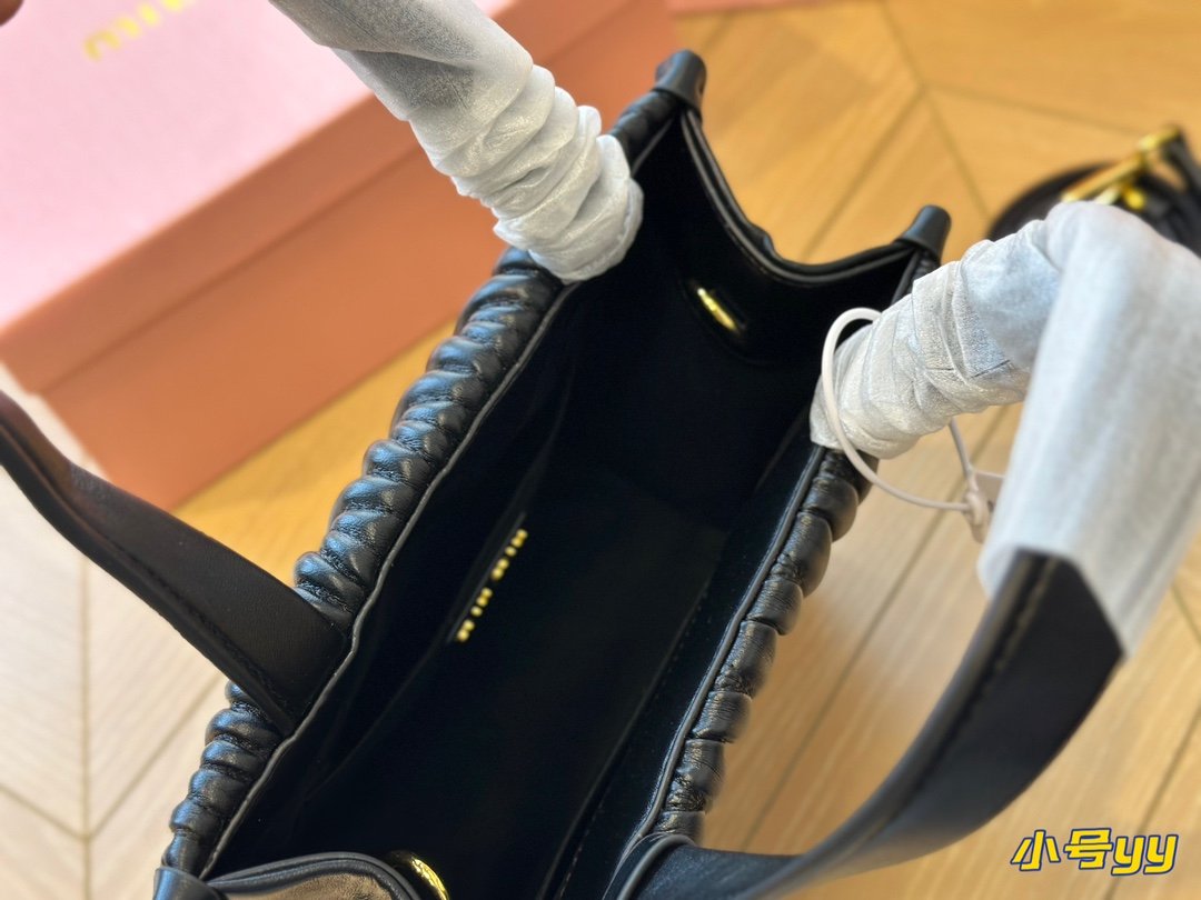 MIU Wander Matelassé Black Leather - Bag - Image 7