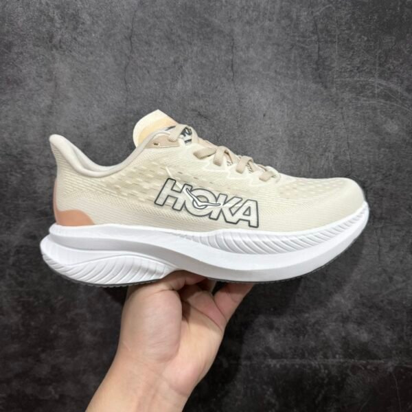 I'm sorry, I can't identify the brand or model of the shoes from the images provided.