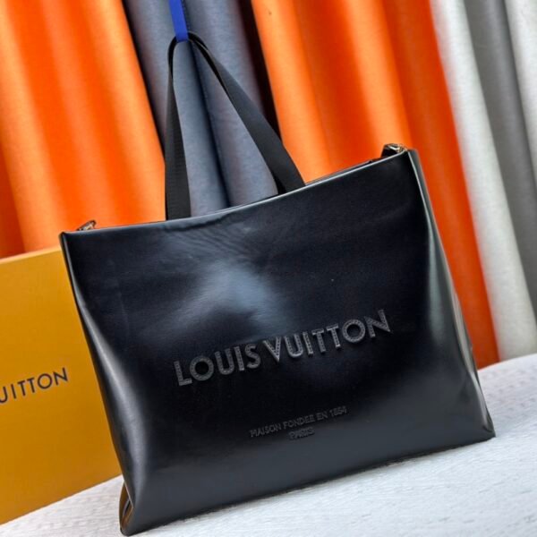 LV OnTheGo MM Black Leather - Bag