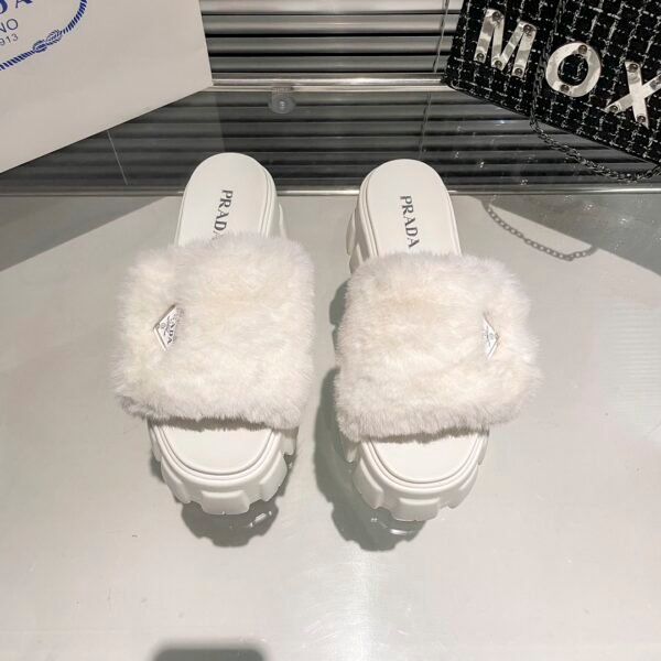 PR Monolith Faux Fur - Slides