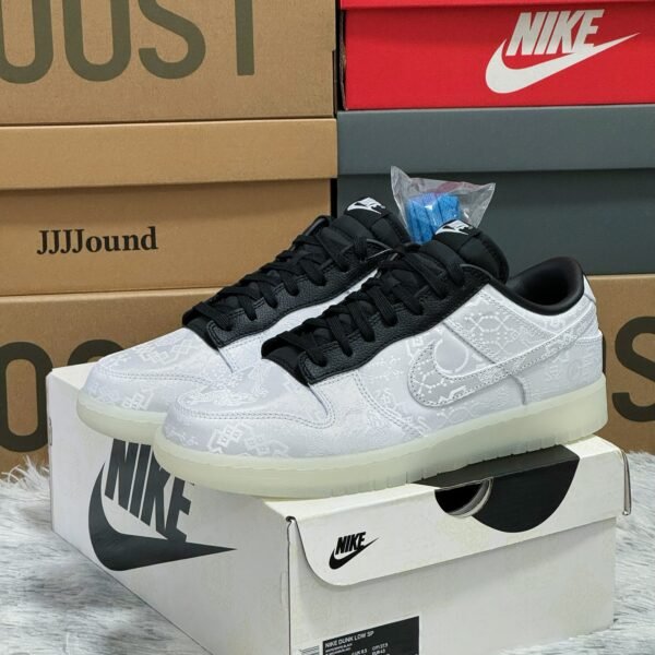 NK Dunk Low Clot x Fragment - Sneakers