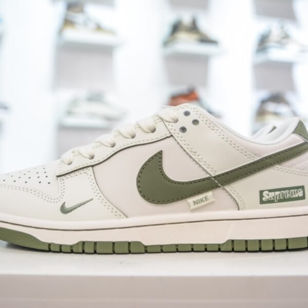 NK SB Dunk Low Supreme - Sneakers