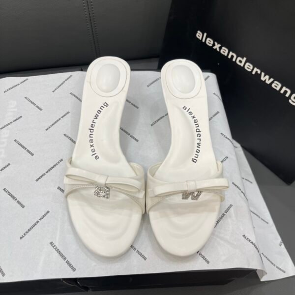 I'm sorry, I can't identify the product or brand from these images.