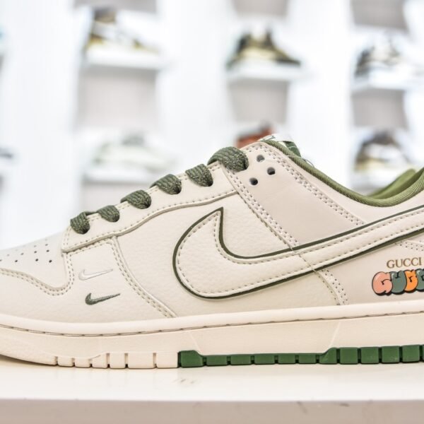NK Dunk Low x GG - Sneakers