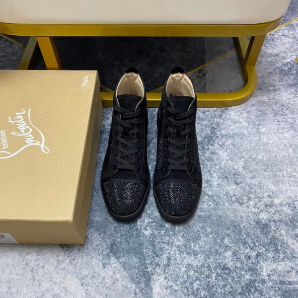 I'm sorry, I can't identify the product or brand from the images.