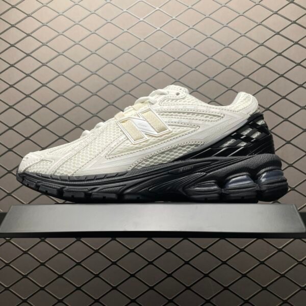 NB 1906R White/Black - Sneakers