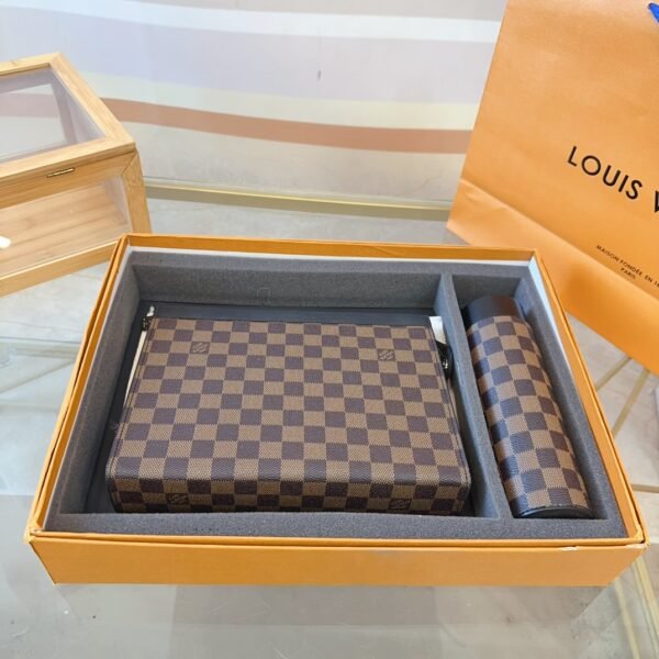 LV Toiletry Pouch 26 - Bag