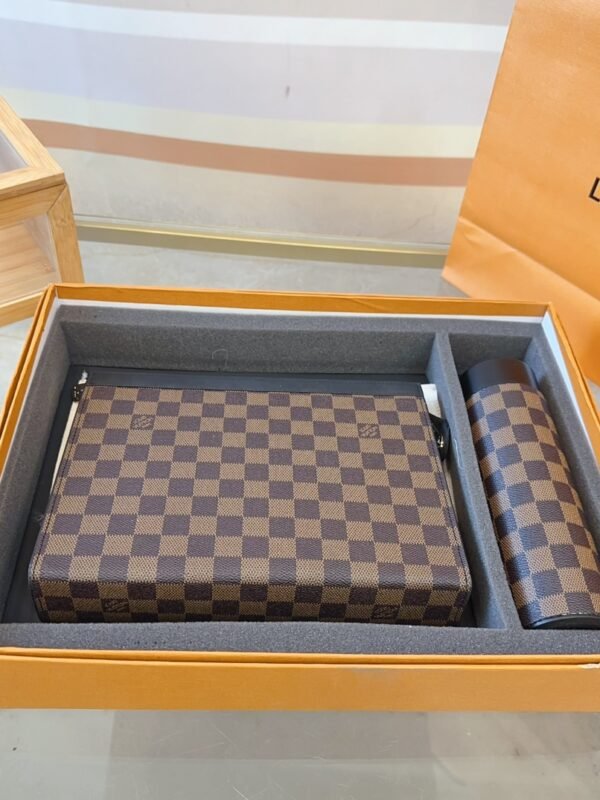 LV Toiletry Pouch 26 – Tasche