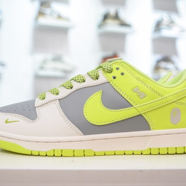 NK Dunk Low Retro SE Grey/Volt - Sneakers