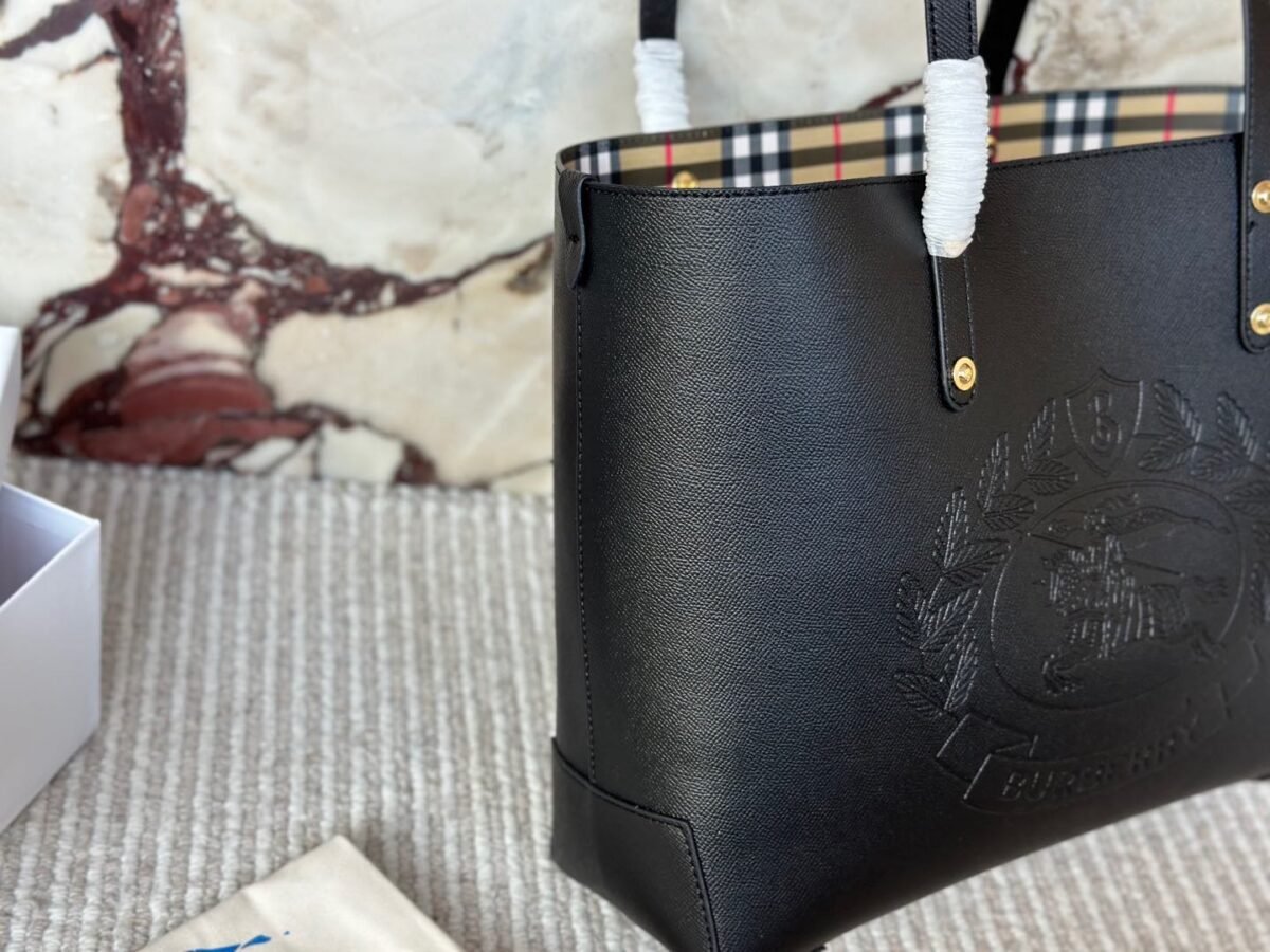 BBR Embossed Crest Leather Tote Black – Bag — 4