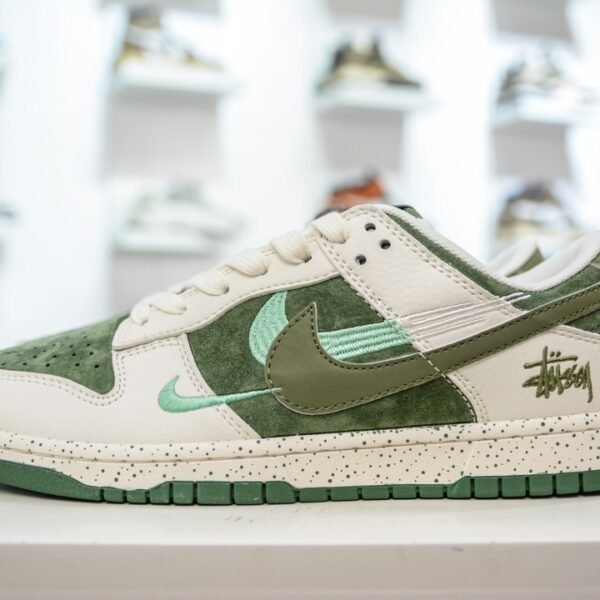 NK SB Dunk Low Stussy Cherry - Sneakers