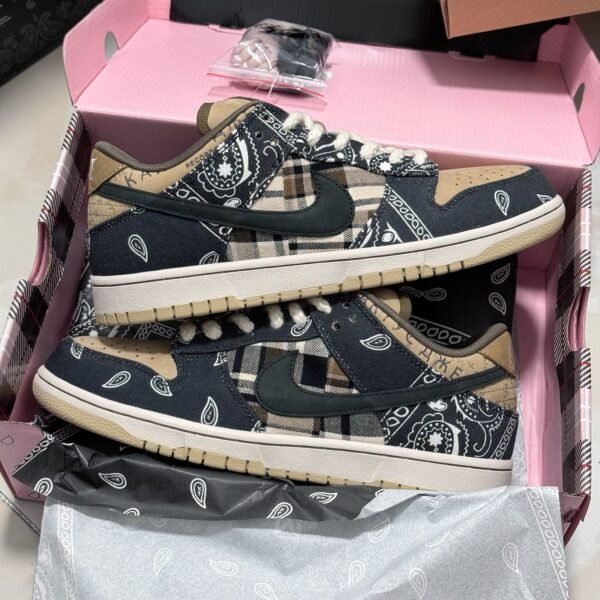 NK SB Dunk Low Travis Scott Paisley/Bandana - Sneakers