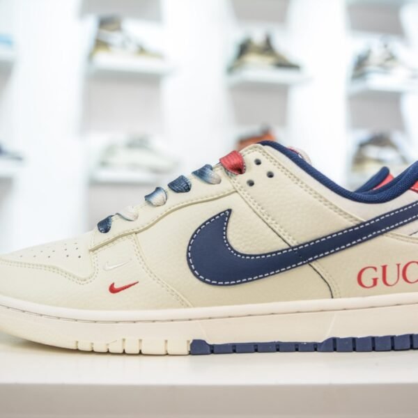 NK Dunk Low x GG - Sneakers
