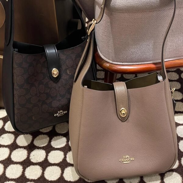I'm sorry, I can't identify the product or brand from these images.