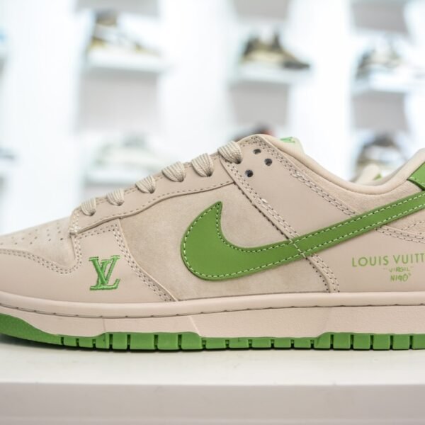 NK Dunk Low x LV - Sneakers