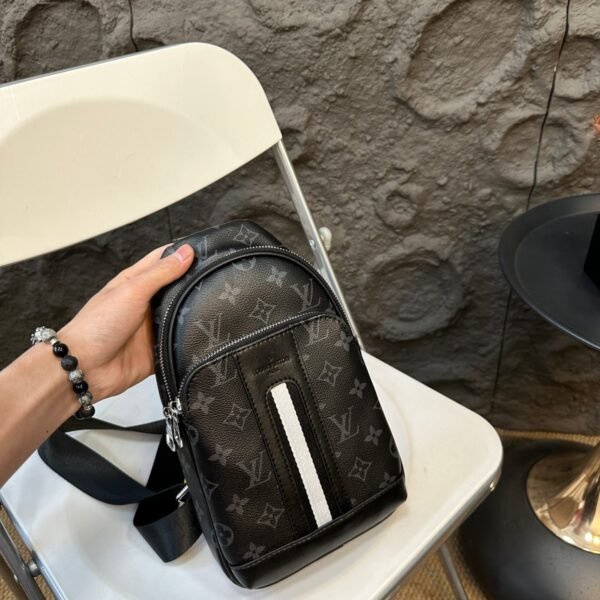 LV Discovery Bumbag Monogram Eclipse - Bag
