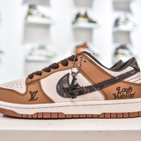 NK Dunk Low x LV - Sneakers