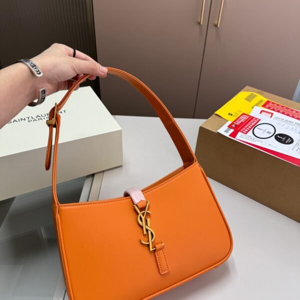 YSL Le 5 à 7 Hobo - Bag