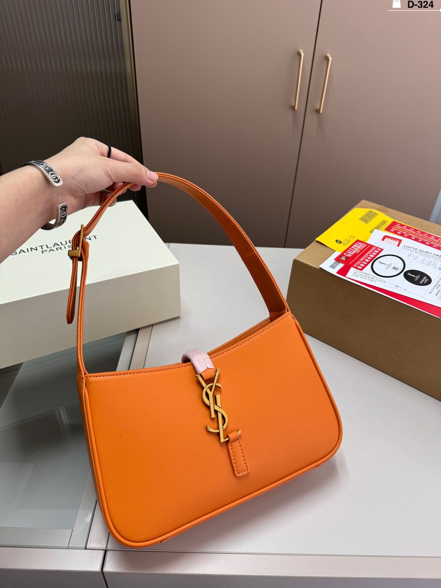 YSL Le 5 à 7 Hobo - Bag