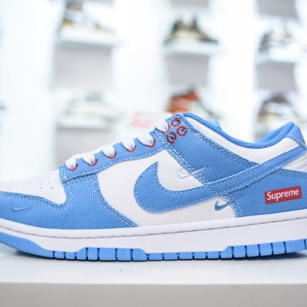 NK SB Dunk Low x Supreme - Sneakers
