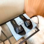 PR Triangle Logo Slides – Slides – Black