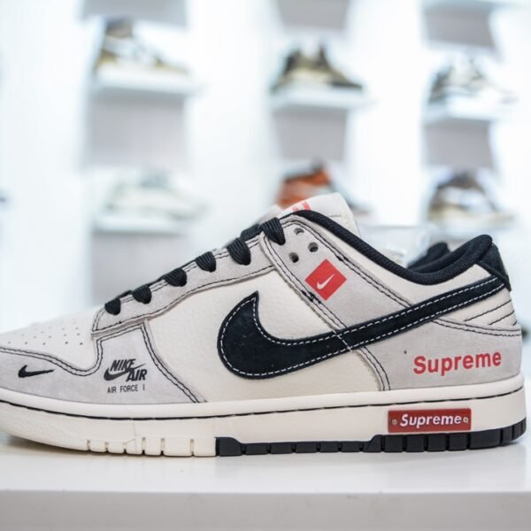 NK SB Dunk Low x Supreme - Sneakers