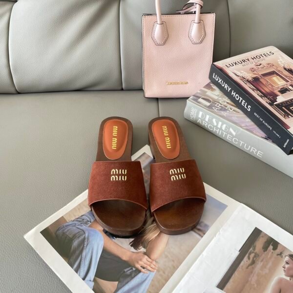 MIU Logo Slides - Slides