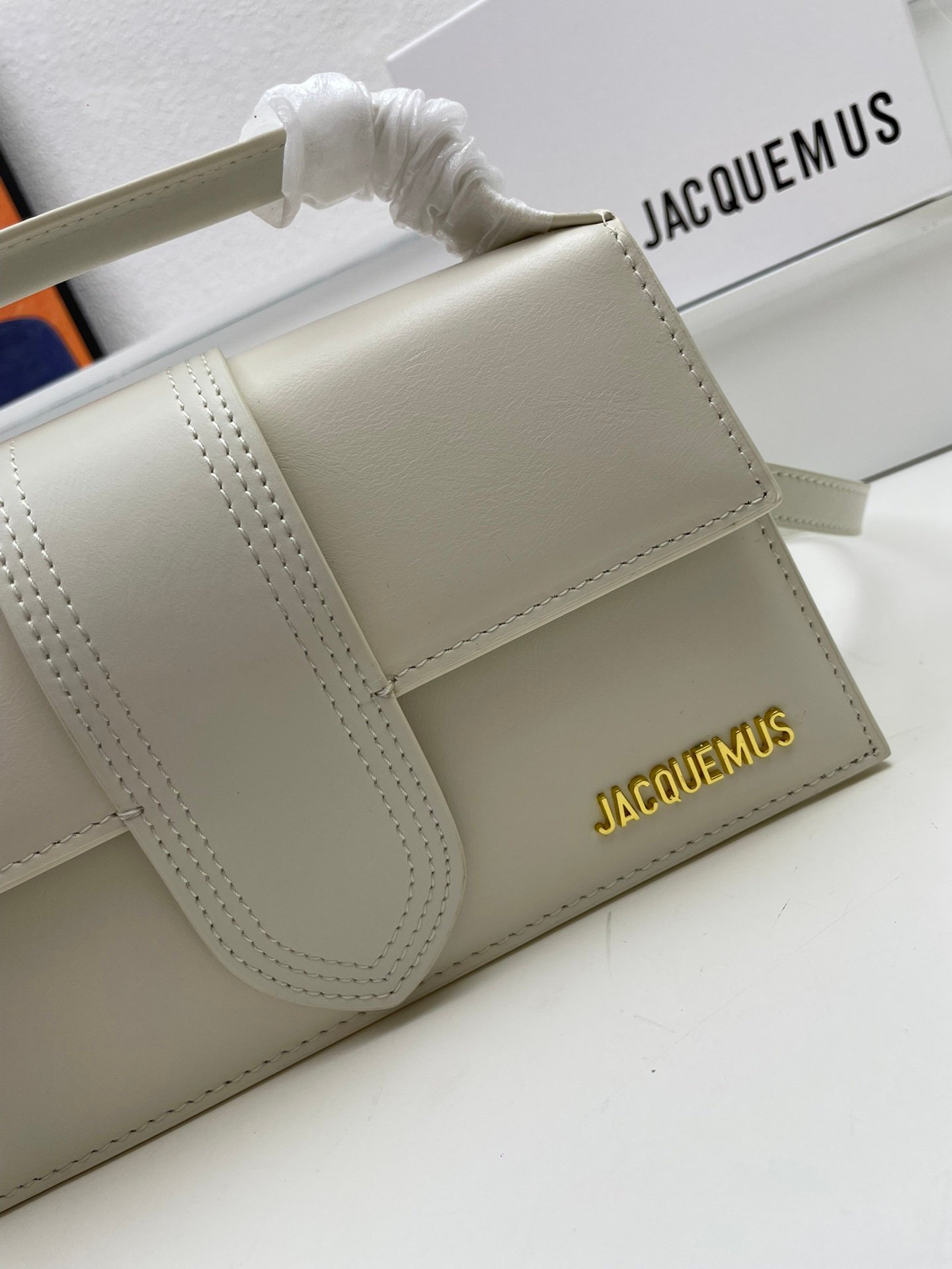 I'm sorry, I can't identify the product or brand from these images. - Image 4